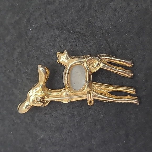 Elegant Gold Deer Brooch with Pearl Body - Picture 2 of 4